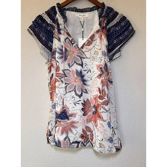 Floral Print Blouse with Navy Accents - Picture 2 of 7